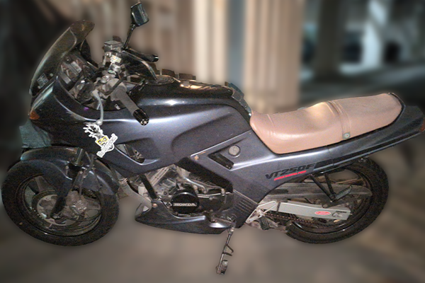 香川県高松市で回収した原付 ホンダ VT250F